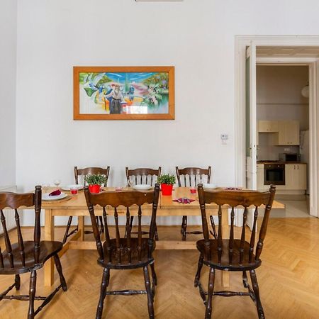 Bourgeois Elegance In The Heart Of Будапеща Екстериор снимка