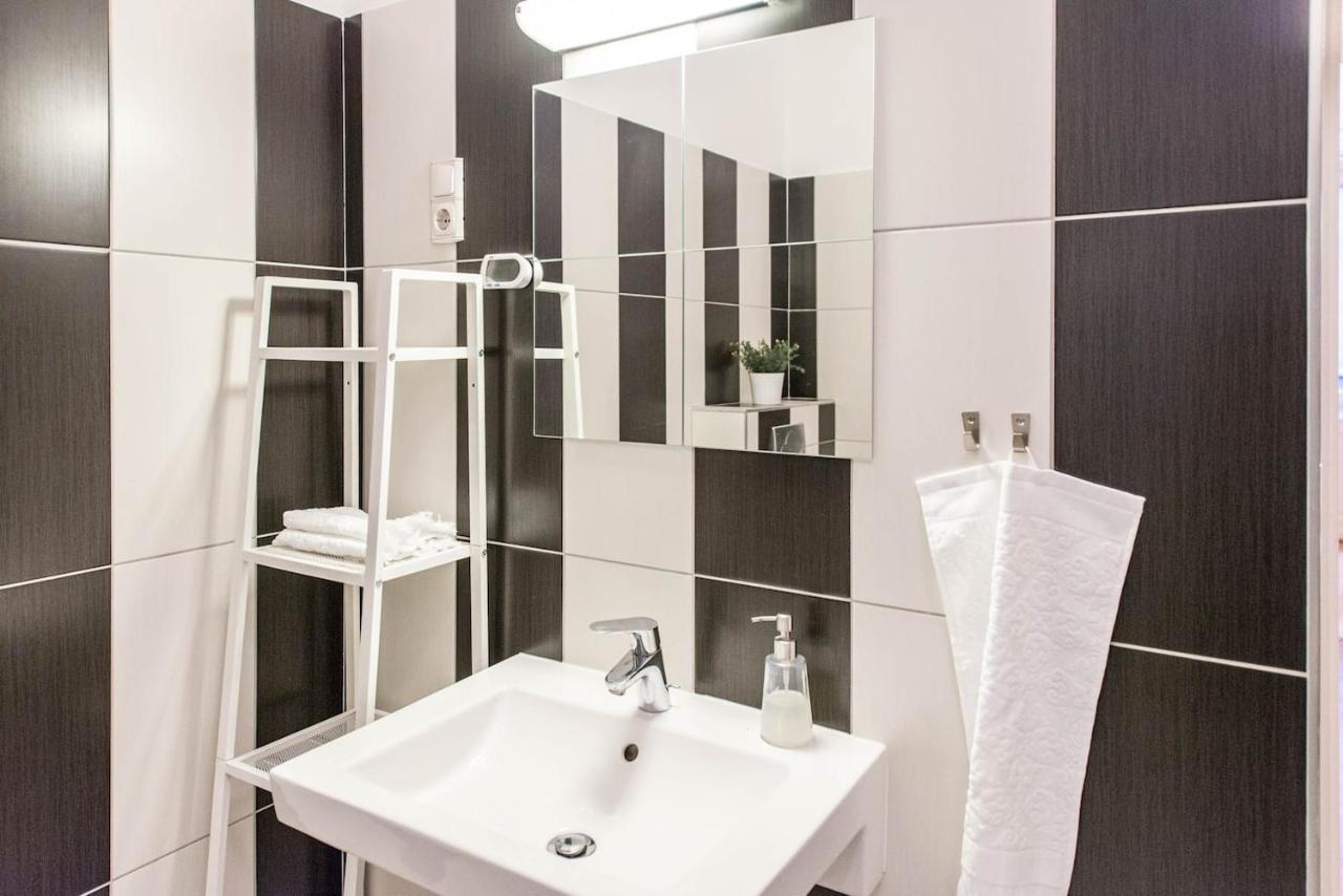 Bourgeois Elegance In The Heart Of Будапеща Екстериор снимка