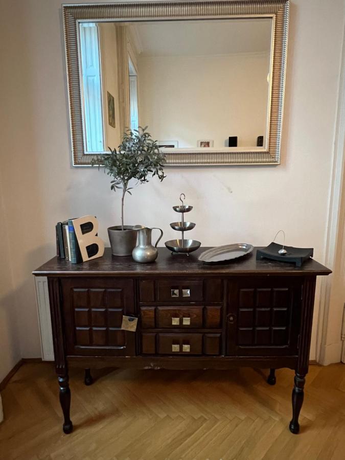 Bourgeois Elegance In The Heart Of Будапеща Екстериор снимка