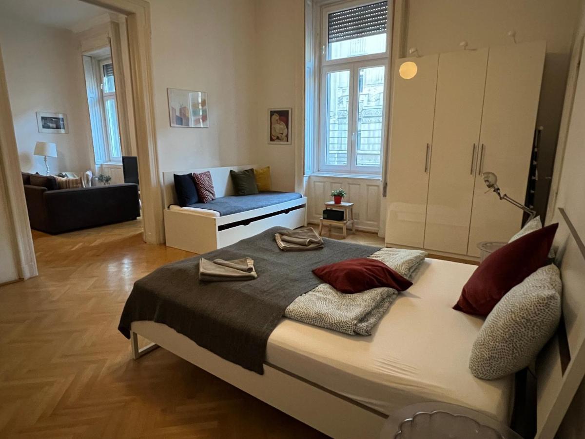 Bourgeois Elegance In The Heart Of Будапеща Екстериор снимка