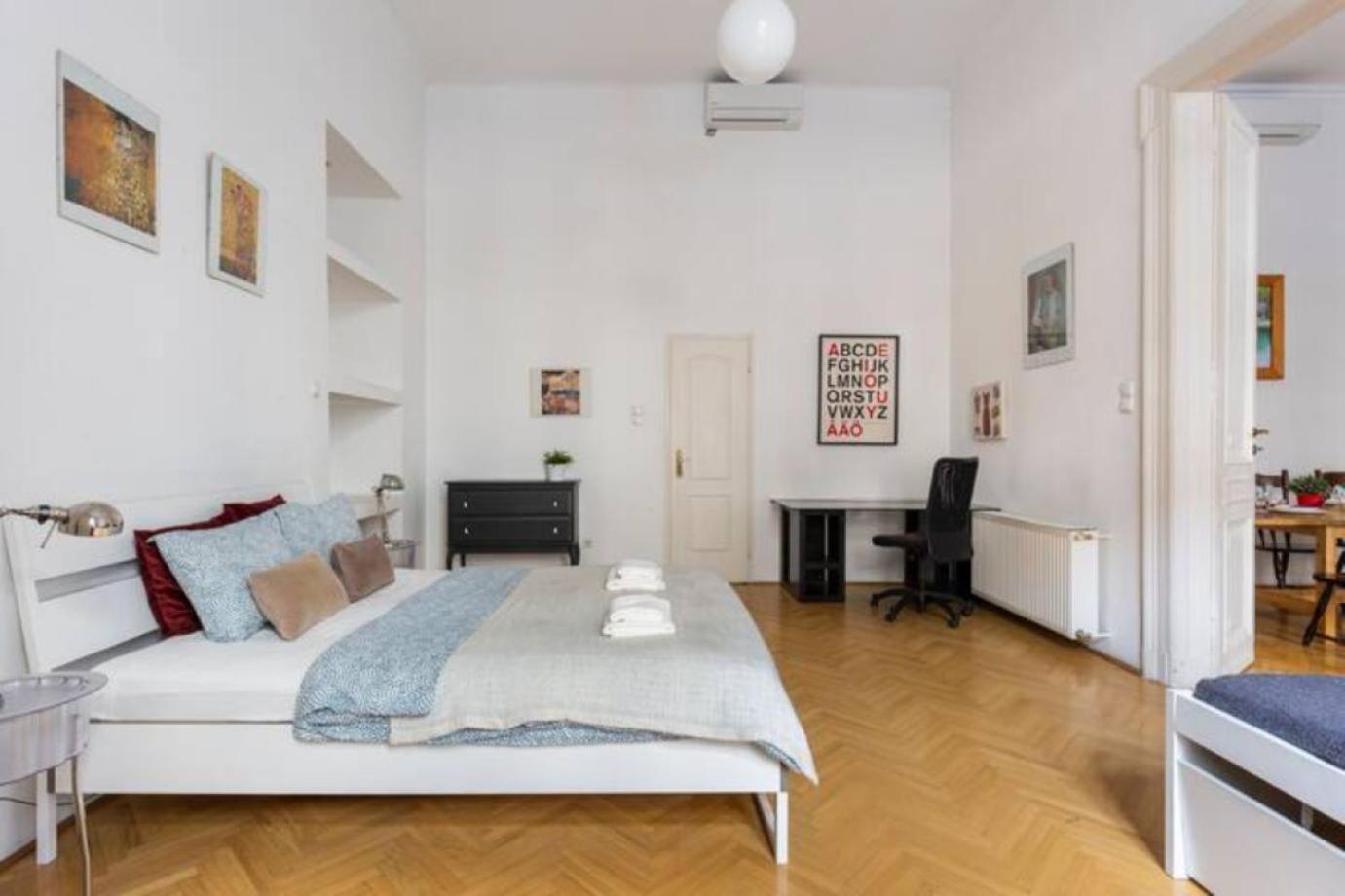 Bourgeois Elegance In The Heart Of Будапеща Екстериор снимка