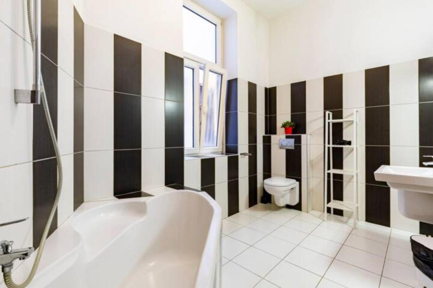 Bourgeois Elegance In The Heart Of Будапеща Екстериор снимка