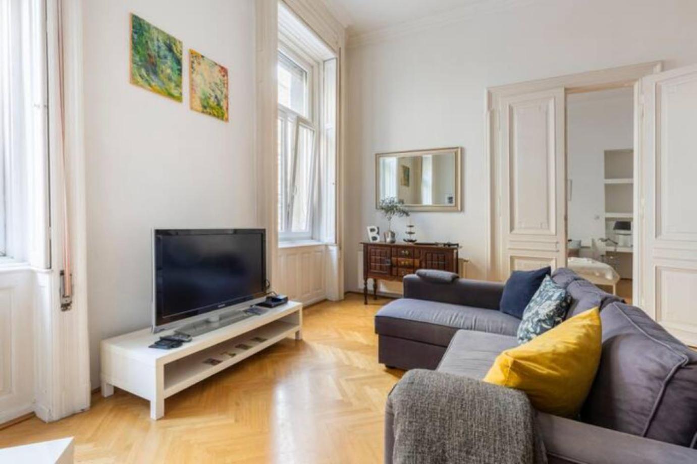 Bourgeois Elegance In The Heart Of Будапеща Екстериор снимка