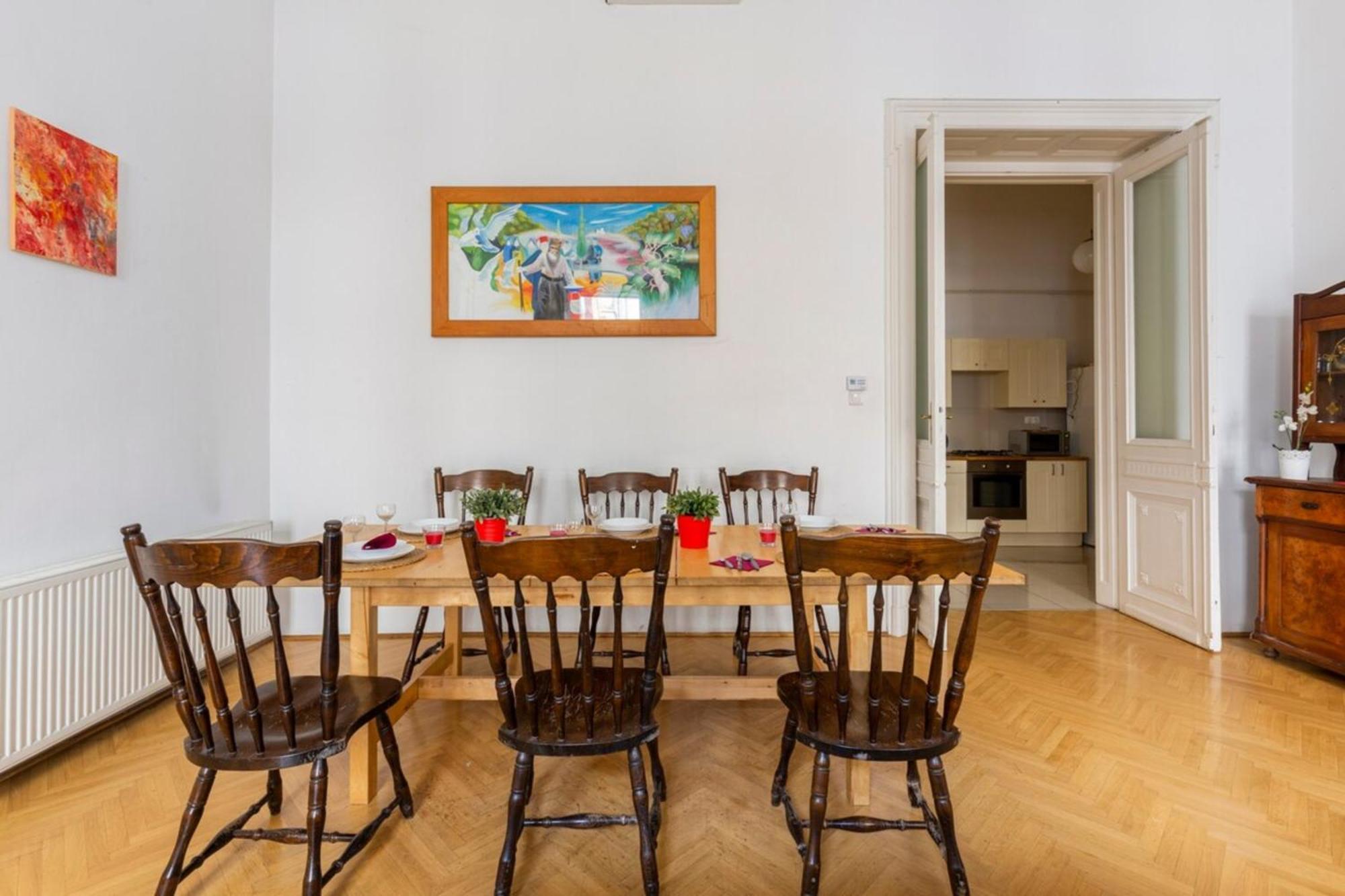 Bourgeois Elegance In The Heart Of Будапеща Екстериор снимка