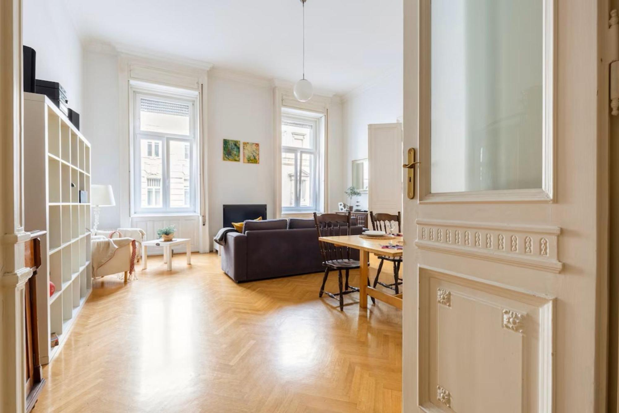 Bourgeois Elegance In The Heart Of Будапеща Екстериор снимка